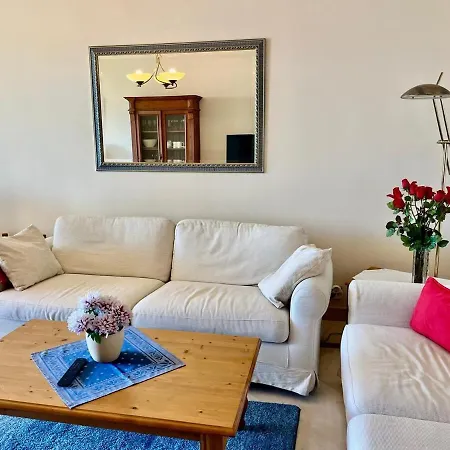 Palais Napoleon Yourhosthelper * فالوريس