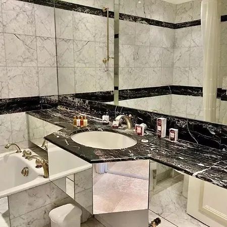 Palais Napoleon Yourhosthelper شقة فالوريس