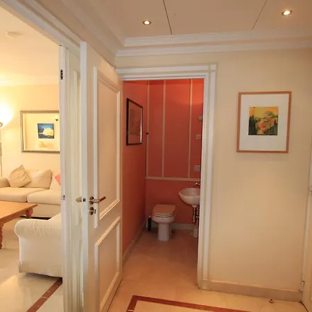 Palais Napoleon Yourhosthelper