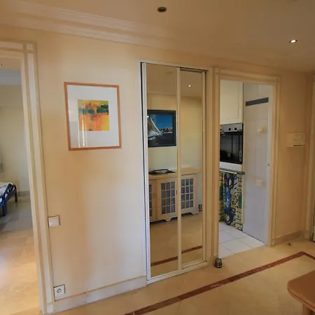 Palais Napoleon Yourhosthelper شقة فالوريس