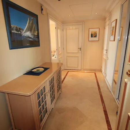 Palais Napoleon Yourhosthelper شقة فالوريس